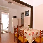 Apartments By The Sea Arbanija - Ciovo - 8651 Apartman *