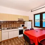 Appartamento By The Sea Arbanija - Ciovo - 8651