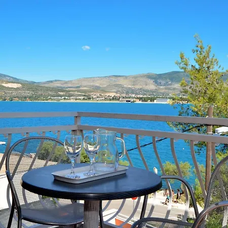 Appartement By The Sea Arbanija - Ciovo - 8651
