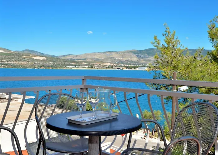 Appartement By The Sea Arbanija - Ciovo - 8651